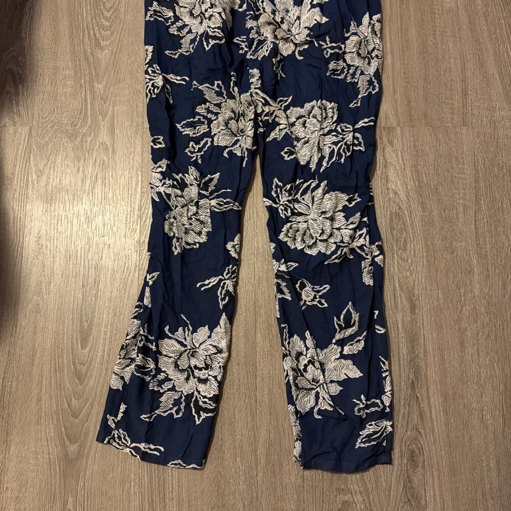 Abercrombie & Fitch Navy Floral Jumpsuit, Medium‎ - Picture 4 of 10